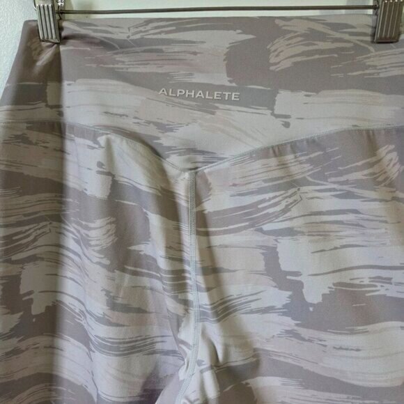 EUC LIKE NEW ALPHALETE ATHLETICS AMPLIFY CAMO PRINT LEGGINGS WOMENS SZ M - Picture 4 of 16